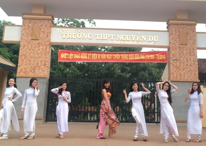 Clip ky niem tuoi hoc tro theo phong cach vui nhon hinh anh