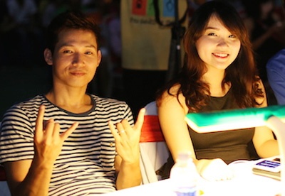 Thanh Big Toe cung vo kem 20 tuoi di cham thi nhay hinh anh