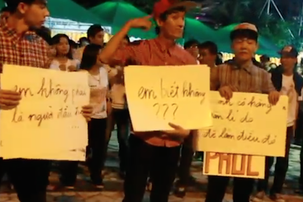 Nam sinh to tinh theo kieu 'Bui doi cho Lon' hinh anh