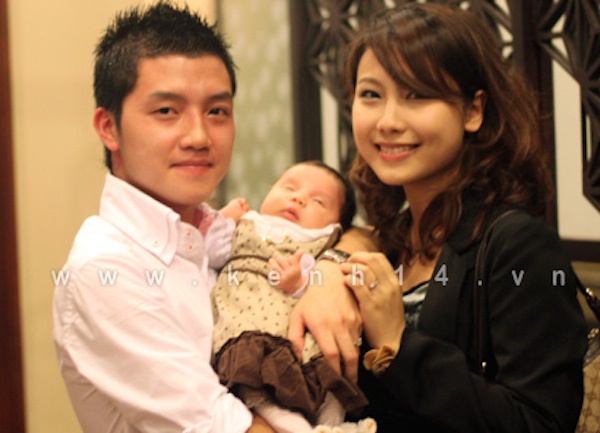 Tuy còn  nhỏ nhưng Chun đã được mẹ hướng dẫn tạo dáng chẳng kém gì người mẫu chuyên nghiệp. Đôi lúc, Chun còn làm
