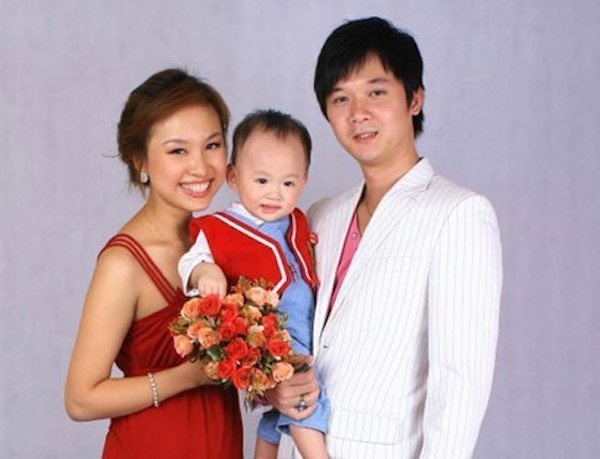 Nhiều người nhận xét cu Bin có nhiều nét bảnh bao và thư sinh giống bố. Tuy nhiên, nụ cười rạng rỡ thì lại giống mẹ tới mức