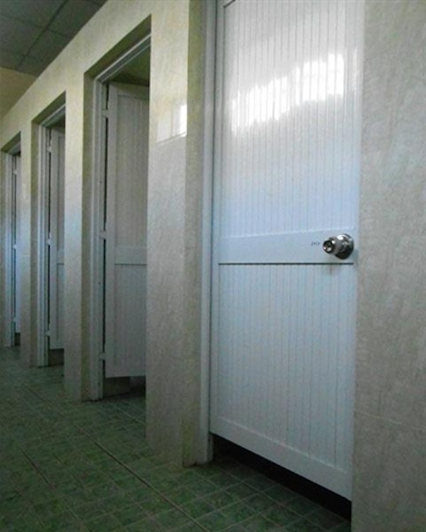 Nhà vệ sinh khu C trường ĐH KHXH&NV – nơi xảy ra các vụ quay lén nữ sinh viên.