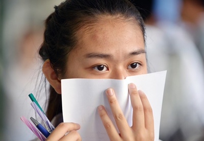 Khoanh khac an tuong trong ngay thi tot nghiep dau tien hinh anh