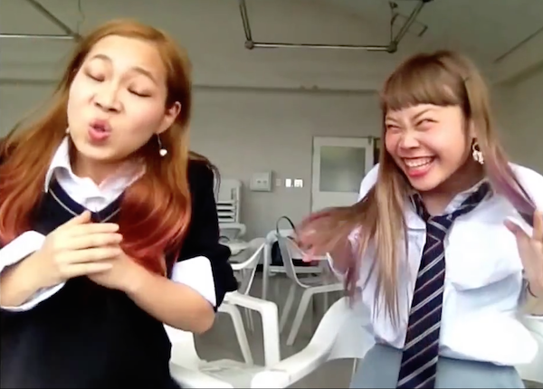 Clip nu sinh lam mat xau, hat nhep nhac phim 'Frozen' hinh anh