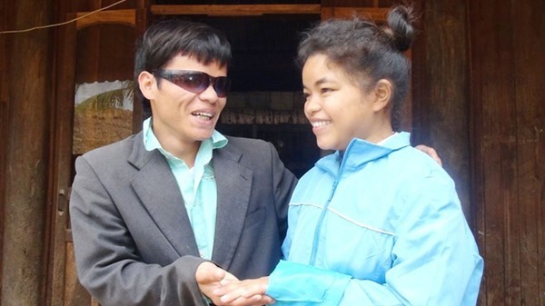Vợ chồng Blúp Âu hạnh phúc bên nhau.