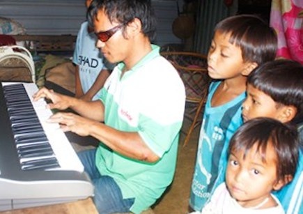 Gap lai ky nhan tren dinh Aguh hinh anh