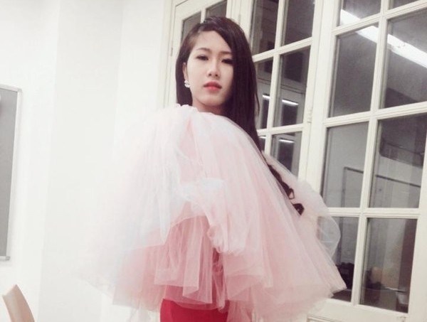 Theo tìm hiểu được biết, Hiếu may mắn được một tổ chức tài trợ <abbr class=