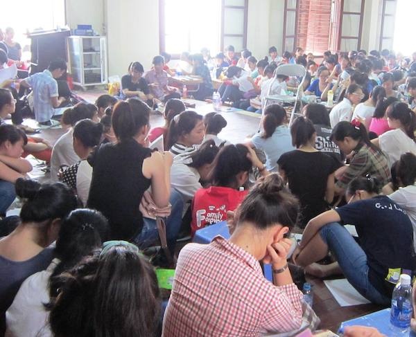 Clip hoc sinh chen chuc hoc luyen thi hinh anh