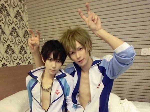 Hai chang cosplay don tim cong dong mang hinh anh