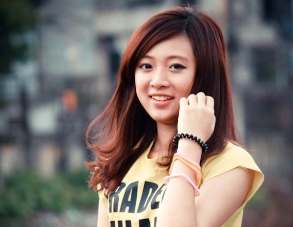 Chan dung nu sinh Thuong mai xinh dep, doc rap than sau hinh anh