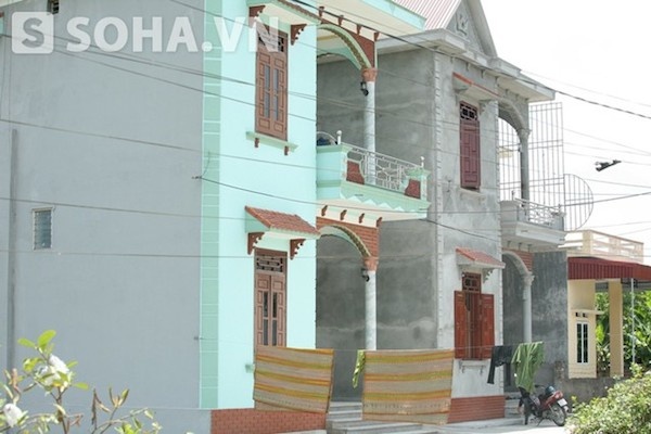 Hai căn nhà 2 tầng liền kề của gia đình Lệ Rơi.