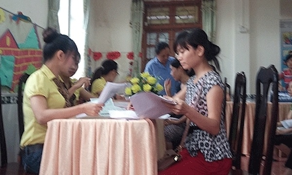 Phu huynh cho phat ho so vao mam non tu 4h sang hinh anh