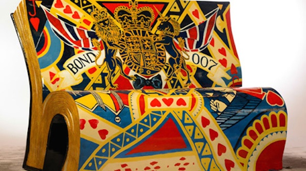 Anh hùng James Bond cũng là một trong số những nhân vật được minh họa.