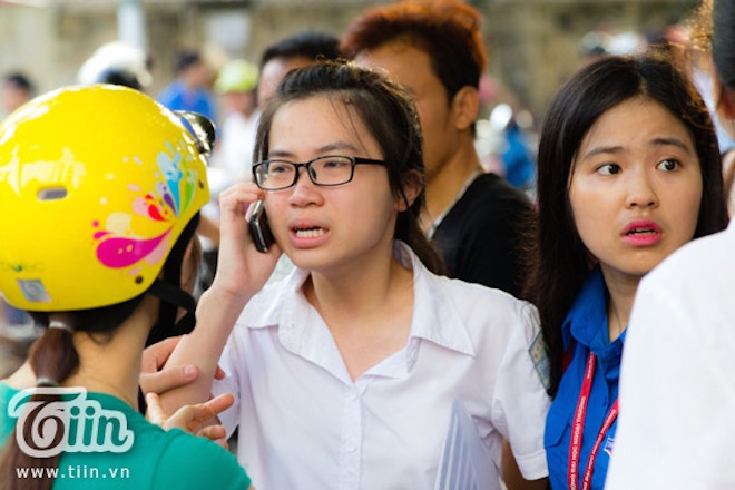 Nhiều phụ huynh và tình nguyện viên đã có mặt để động viên.