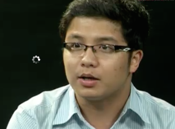 Clip 9X hai nam hoc xong 8 ngoai ngu hinh anh