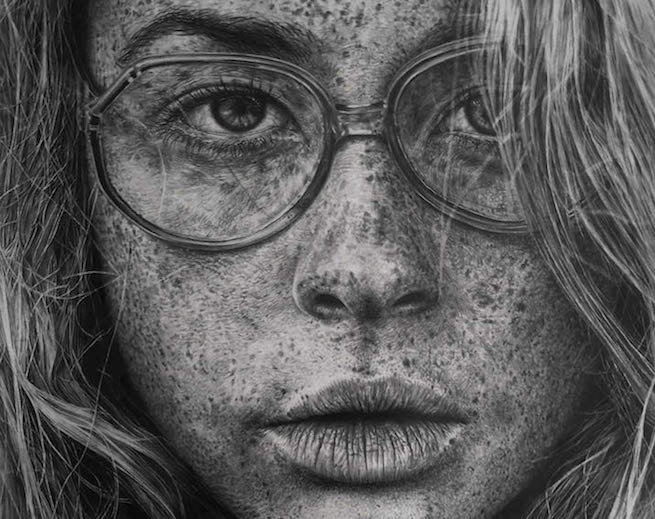 Co gai co biet tai ve chan dung song dong nhu that hinh anh