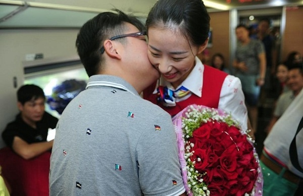 Man cau hon lang man sau 1.000 ngay yeu nhau hinh anh