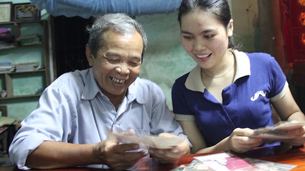 Hai ông cháu nương tựa vào nhau, trong gian khó vẫn luôn giữ được sự lạc quan.