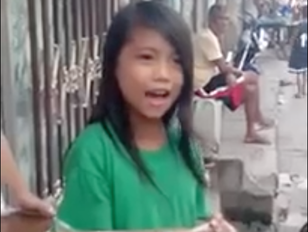 Clip co be ban banh gao hat cuc hay hinh anh