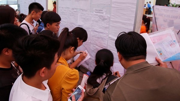 Thí sinh tra cứu điểm thi tại ĐH Công Đoàn - Hà Nội.