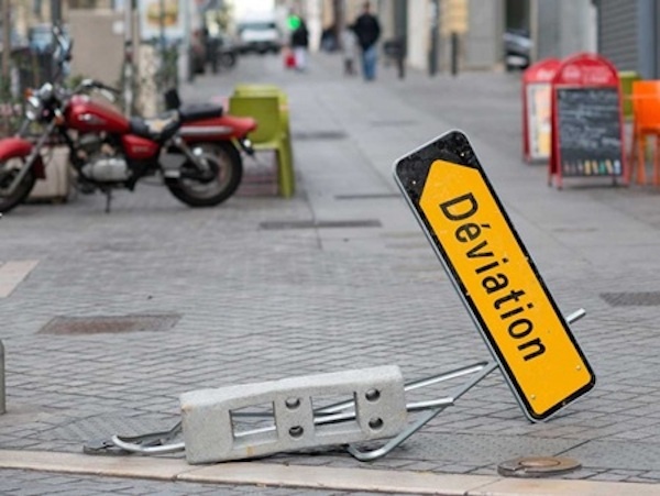 “Nếu bạn được làm một bảng chỉ dẫn trên đường phố, bạn sẽ muốn mình trở thành chiếc bảng có nội dung gì?”