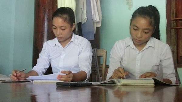 Chi em song sinh do thu khoa, a khoa dai hoc hinh anh
