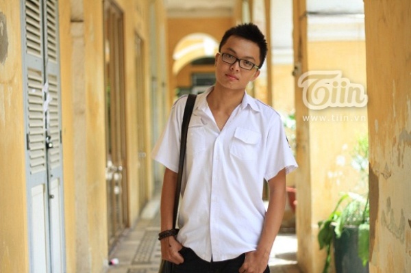 Chang trai nhan duoc 13 hoc bong My gio ra sao? hinh anh