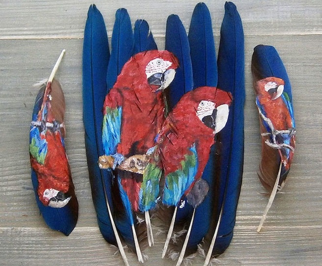 Co gai ve tranh tren long vu dep den kho tin hinh anh