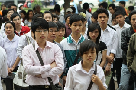 Sinh vien DH Cong nghiep TP.HCM lo bi bo roi hinh anh