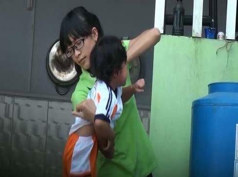 Co giao dung ca muc nuoc danh be 24 thang den nhap vien hinh anh