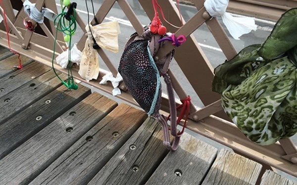 Áo ngực cũng trở thành