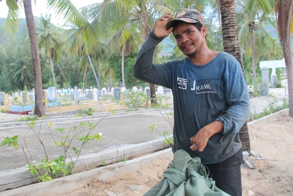 Cuộc sống vất vả vẫn không thể lấy đi nụ cười hồn hầu.