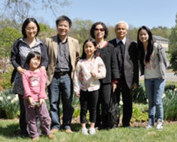 Cach day con pha tron hai nen van hoa cua GS Ngo Bao Chau hinh anh