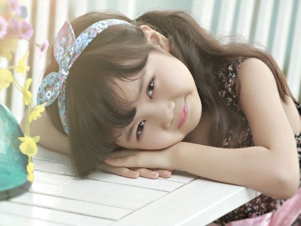 Bảo Anh với gương mặt bầu bĩnh đáng yêu.