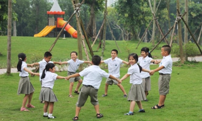 Một bộ đồng phục của học sinh trường TH Ecopark Đoàn Thị Điểm.