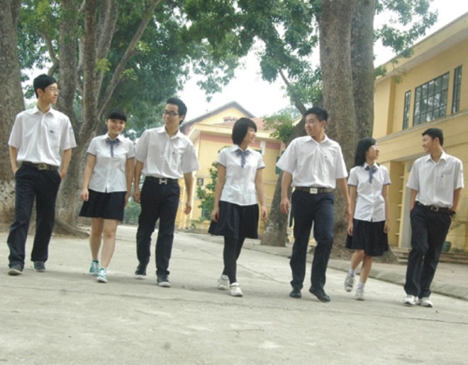 Đồng phục của học sinh trường THPT Chu Văn An, Hà Nội.