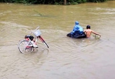 Clip phu huynh lieu minh dua con den truong hinh anh