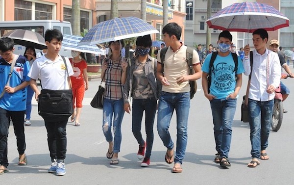 Cam quan jeans: 'Sinh vien chung em mac gi?' hinh anh