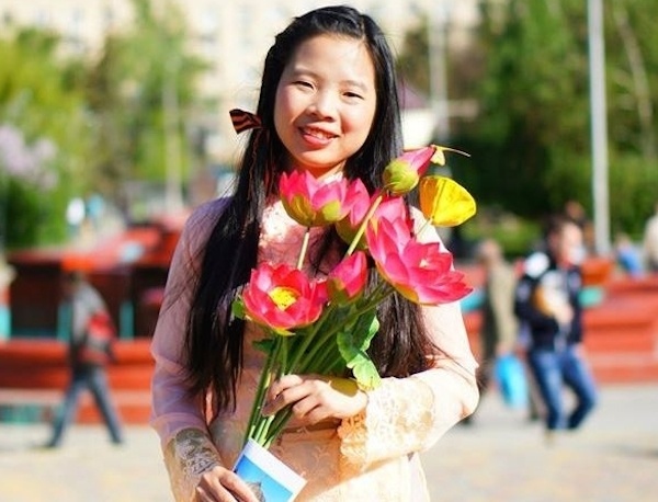 Du hoc sinh Viet kiem tien trieu nho ban do kho tai Nga hinh anh