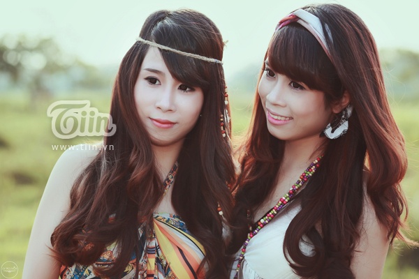 Nham lan bi hai cua cap chi em giong nhau nhu hai giot nuoc hinh anh