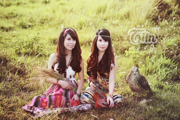 Hồng Nhung (trái) và Vân Anh.