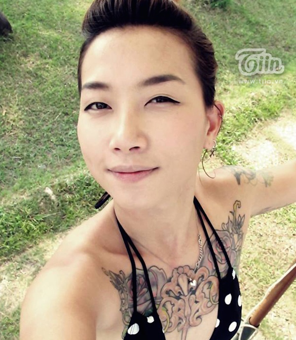 Những hình xăm lộ trên cơ thể Thu Hiền.