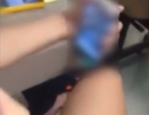 Clip ghi lai man khoe da thit cua nu sinh Thai hinh anh