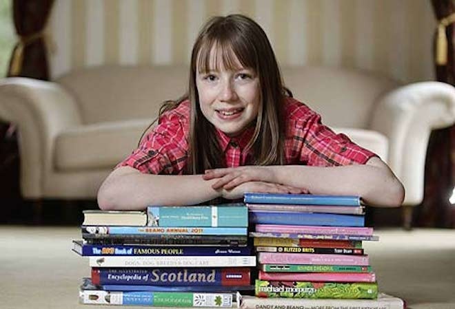 Victoria Cowie: Victoria cũng có chỉ số IQ đạt 162 trong bài kiểm tra vào năm 2011. Nhờ đó, nữ sinh người Anh nhận được vô số học bổng từ các trường trung học nổi tiếng. Victoria có niềm đam mê với kịch, âm nhạc và chơi bóng đá. Cô có thói quen nghiên cứu và tìm tòi mọi thứ xung quanh nhưng lại thường xuyên bị bố mẹ ngăn cản vì cho rằng cô đang làm những việc quá với lứa tuổi của mình. Khi được hỏi muốn làm gì khi lớn lên, Victoria cho biết, cô rất yêu động vật và muốn trở thành một bác sĩ thú y.  Bài viết: http://news.zing.vn/4-ban-tre-co-IQ-cao-hon-thien-tai-Albert-Einstein-post429620.html  Nguồn Zing News