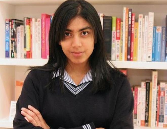 Fabiola sinh ra ở Goa, Ấn Độ, nhưng hiện cùng gia đình sinh sống tại Anh. Cách đây 2 năm, khi 15 tuổi, Fabiola đã xin cha mẹ nộp lệ phí cho đi kiểm tra IQ của Mensa. Kết quả thật bất ngờ khi cô gái người Ấn Độ có chỉ số IQ 162 - cao hơn cả Albert Einstein. Cô là cao thủ karate trong trường học và được nhiều người ví như thiên tài khi có thể chơi cờ vua, piano, guitar và hát rất tốt.