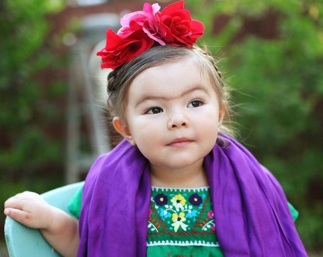 Man hoa trang cua be gai 2 tuoi khien dan mang thich thu hinh anh