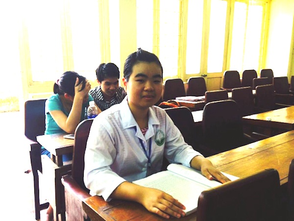 Diệp Như Quỳnh trên giảng đường đại học.