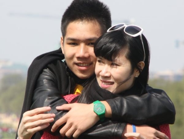 Chuyen tinh tiep vien hang khong hinh anh