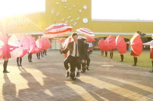 Clip hang chuc nguoi xep hinh dep mat hinh anh