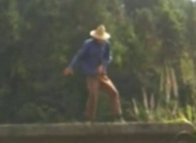 Clip nhay Michael Jackson phien ban nong dan gay sot hinh anh